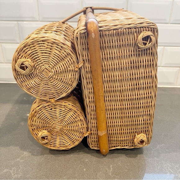 Vintage MCM Wicker Picnic Basket With Beverage Wine bottle holder - Picture 8 of 16
